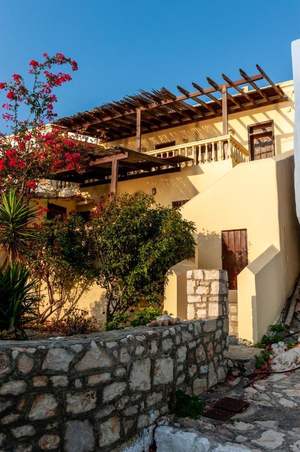 Apartamento Kiki&Nina Chalki Town Exterior foto