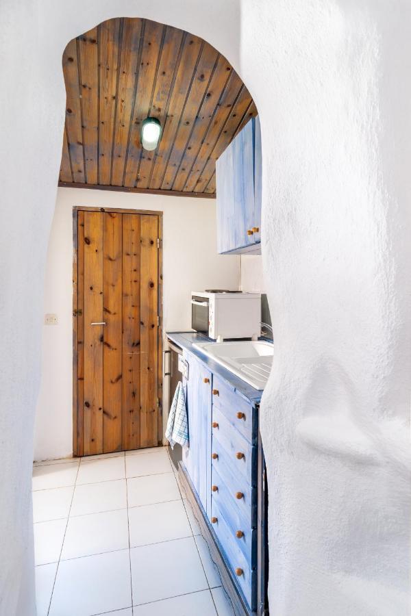 Apartamento Kiki&Nina Chalki Town Exterior foto